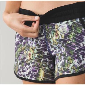 LULULEMON ATHLETICA TRACKER SHORT FLORAL SIZE 6